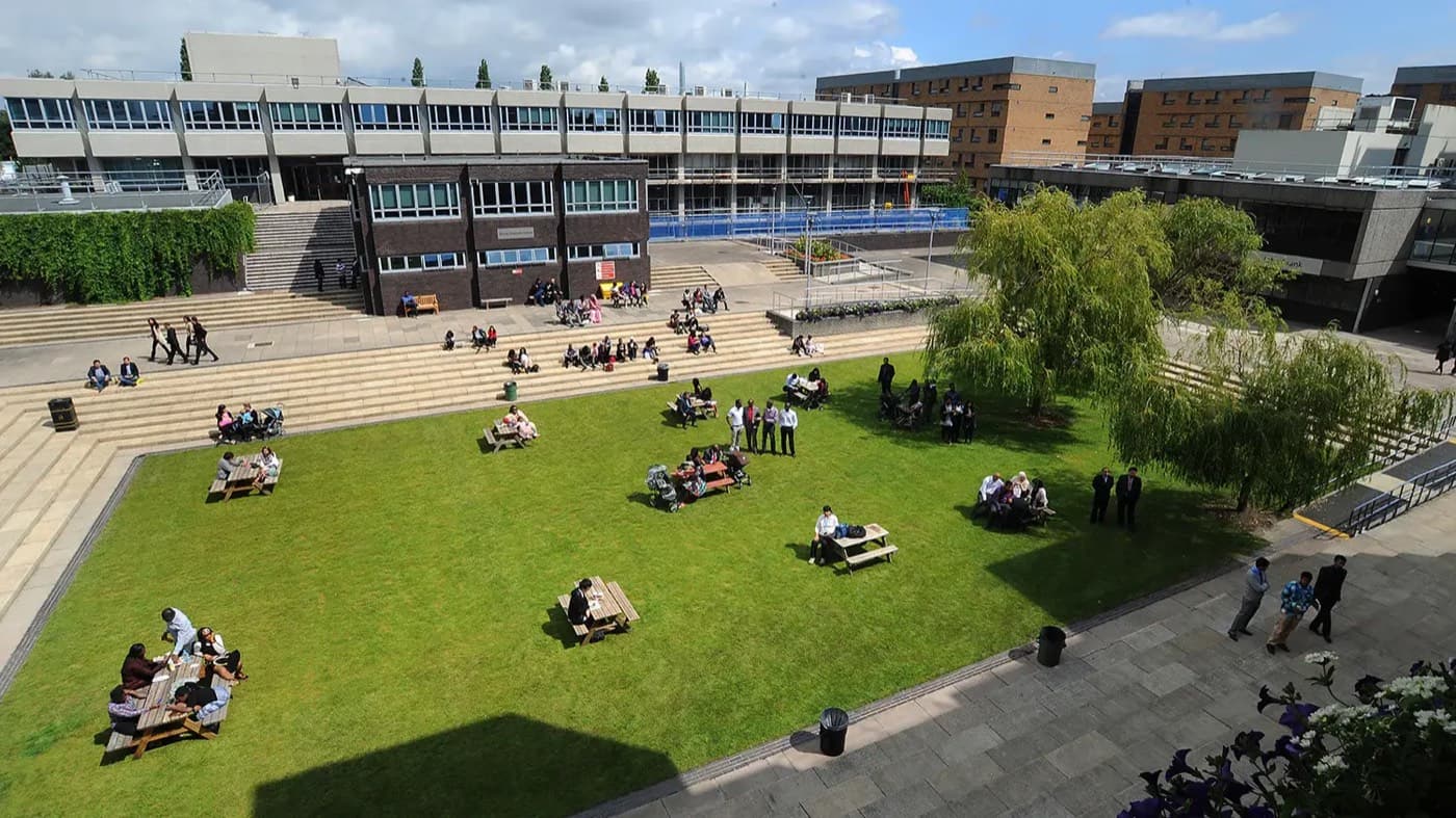 Brunel Üniversitesi Uxbridge kampüsünden bir görünüm