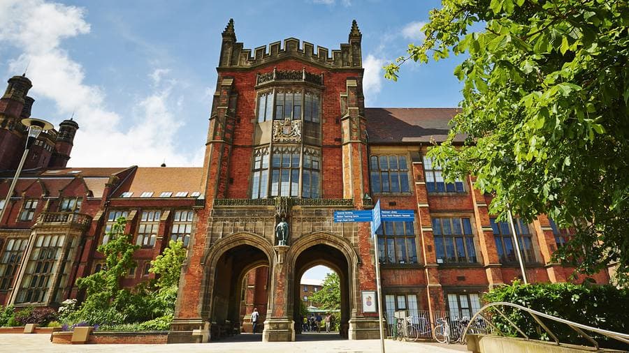 Arches kemerli girişi, Newcastle Üniversitesi’nin şehir merkezi kampüsü